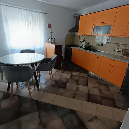 アパート Apartmani *